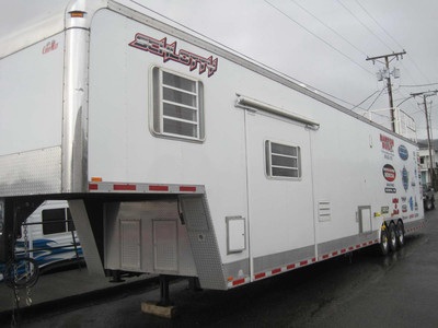 486 ft Cat Trailer Slide/Living Quater